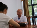 湖南省名中医刘定安为市民看病